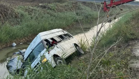 Tarım İşçilerinin Servisi Kaza Yaptı: 18 Yaralı