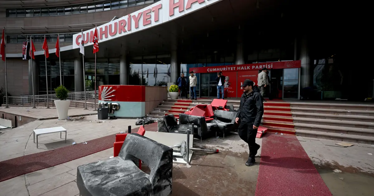 CHP’de Tahliye Krizi: Genel Merkez Savaş Alanına Döndü, Başsavcılık Soruşturma Başlattı!
