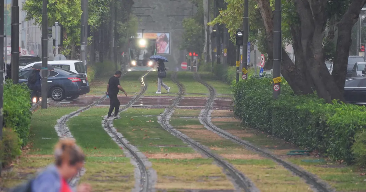 İstanbul ve İzmir’de Sıcaklık 25 Dereceyi Geçiyor, Ama Öğleden Sonra Dikkat!
