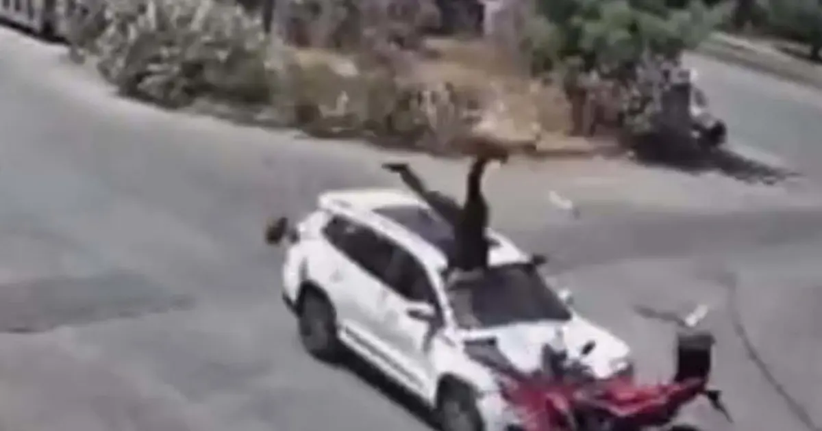 15 Yaşındaki Sürücü Motosiklete Çarptı: Havada Uçan Adam!