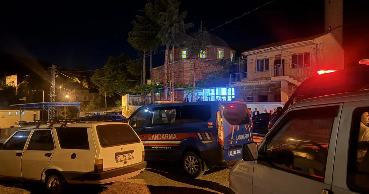 Cami Avlusunda Kanlı Saldırı: İki Kişi Hayatını Kaybetti