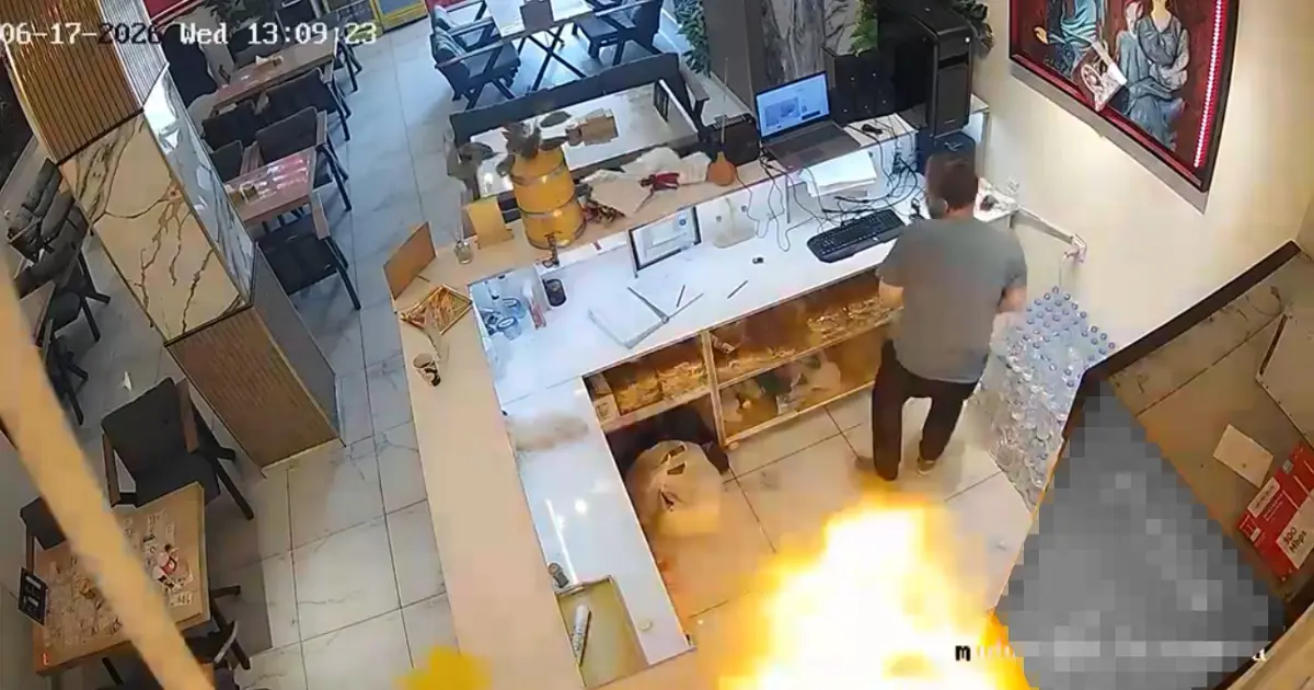 Hakkari’de Kafe Patladı: Mutfak Tüpü Alevlere Teslim Oldu!