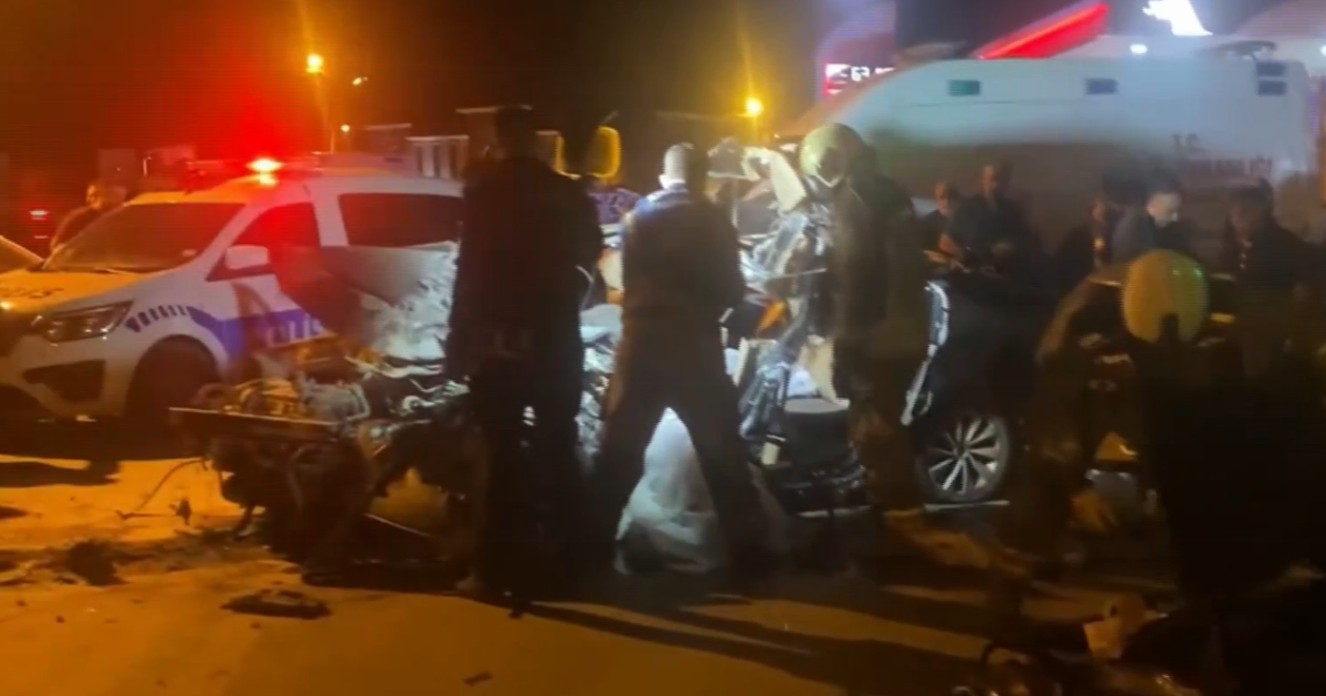 Otomobilin Duran Kamyona Çarpması Sonucu 3 Can Gitti, 1 Kişi Yaralandı
