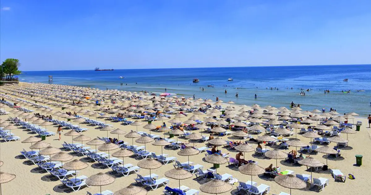 İstanbul’un 14 Plajı Sezonu Açtı: İstanbullular Denizin Keyfini Çıkarıyor!