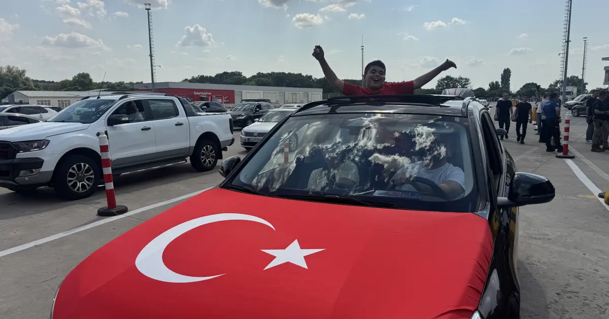 Kapıkule’de Gurbetçilerin Akınında Duygusal Bir Bağ: “Burada Tamamlanıyoruz”