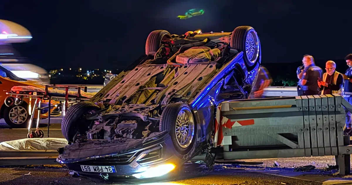 Otomobil Minibüse Çarptı: Takla Atan Araç Bariyere Saplandı, 1 Ölü, 2 Yaralı!