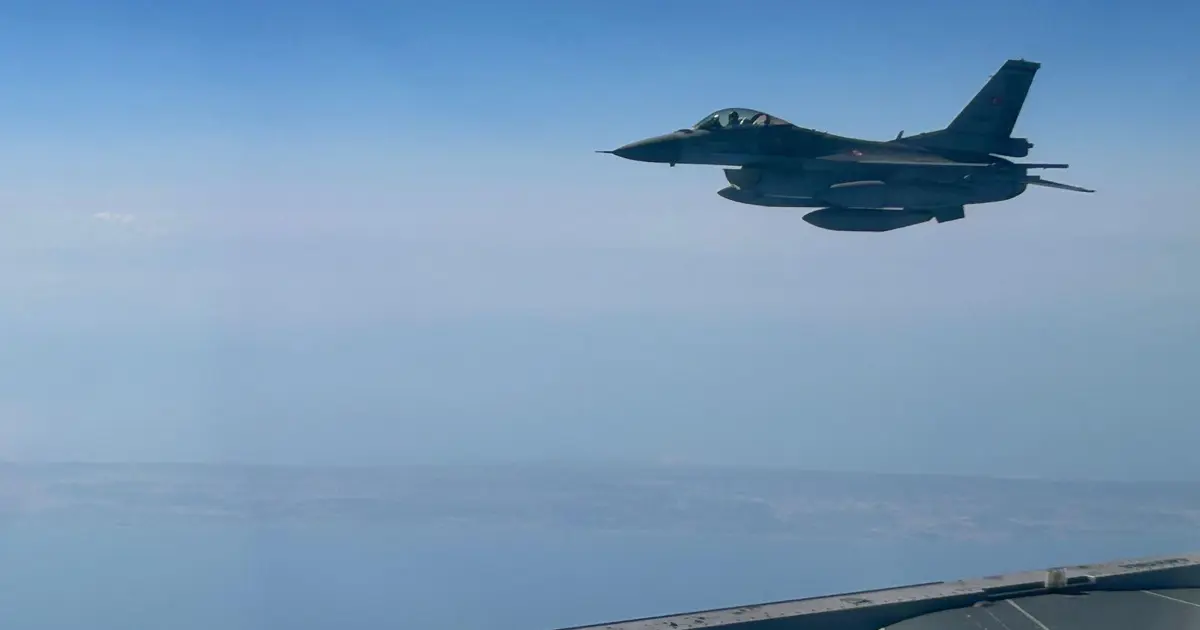 Kıbrıs Gökyüzünde Türk Askeri Gücü: Jetlerden Eğitim Uçuşu!