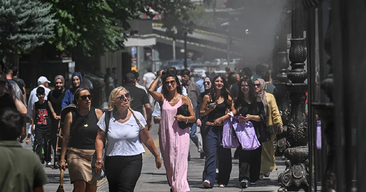 30 İl İçin Meteorolojiden Şiddetli Hava Uyarısı: Gök Gürültülü Sağanak, Aşırı Sıcaklık ve Bunaltıcı Nem Geliyor!