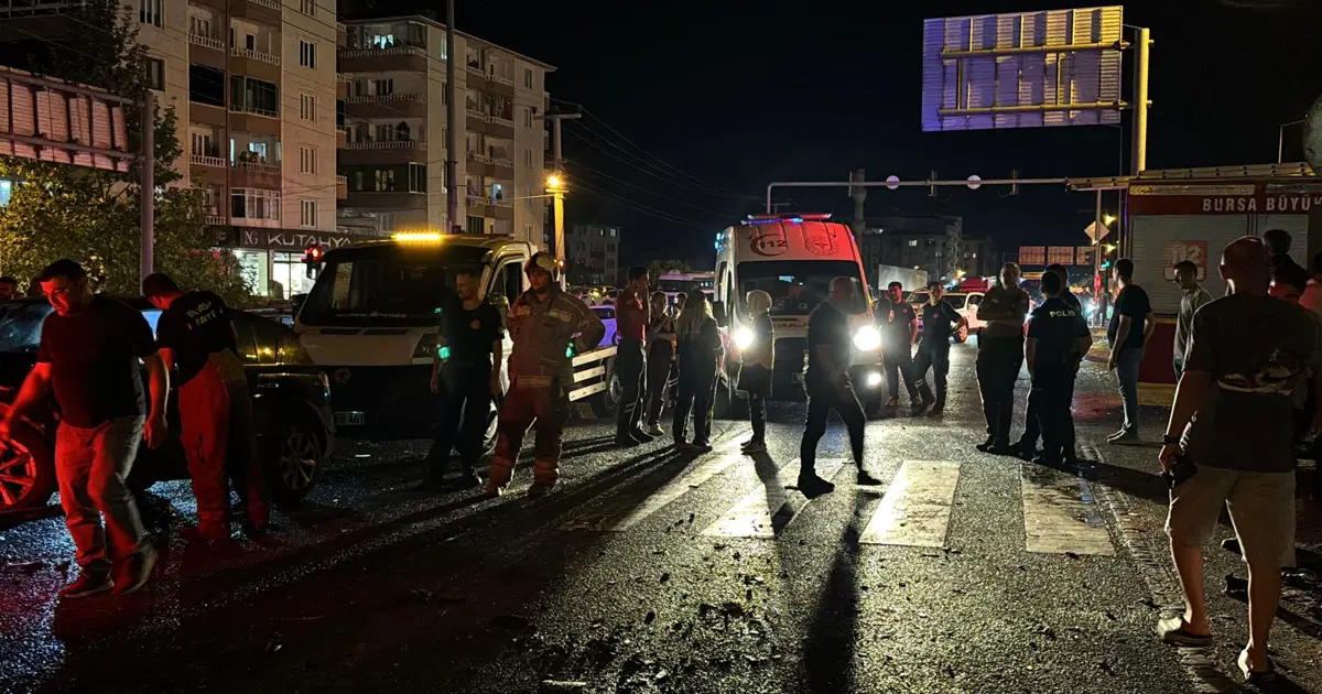 Kırmızı Işıkta Durmayan Araç, 1 Ağır 5 Yaralıya Yol Açtı!