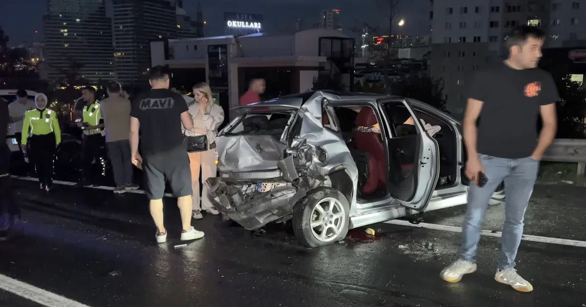 Esenyurt’ta Feci Kaza: 11 Araç Çarpıştı, 2’si Ağır 6 Yaralı!