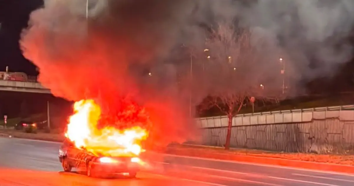 Otomobil Alev Alev Yandı, Sürücü Son Anda Kurtuldu!