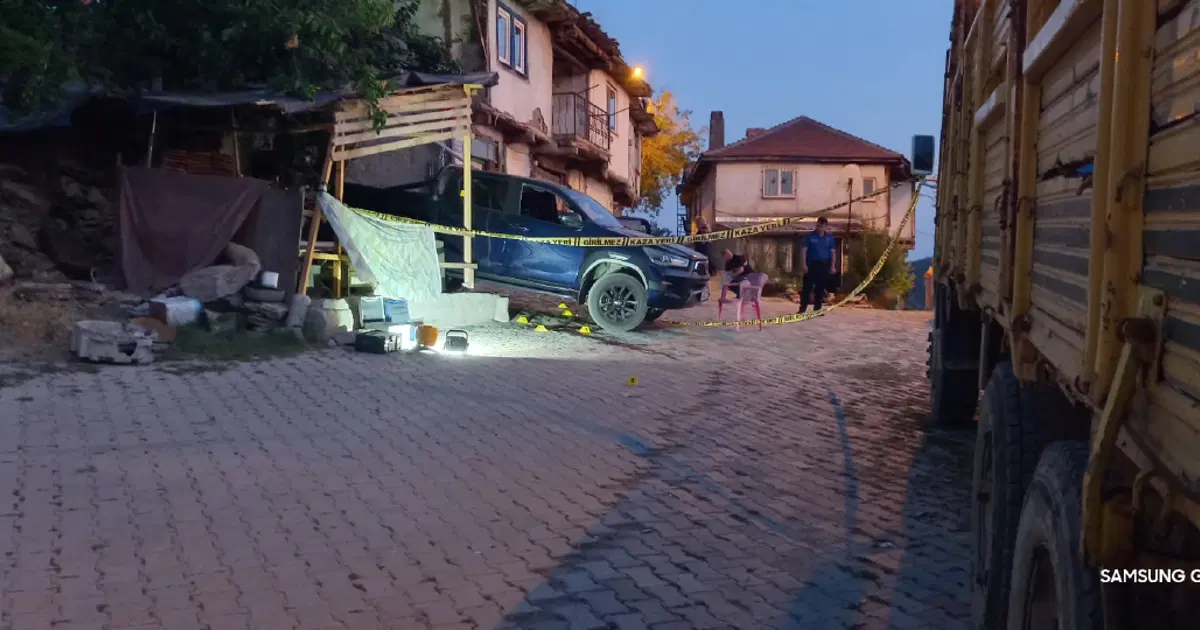 77 Yaşındaki Adamın İki Gençle Tartışması Kanlı Bitti: İki Genç Hayatını Kaybetti!