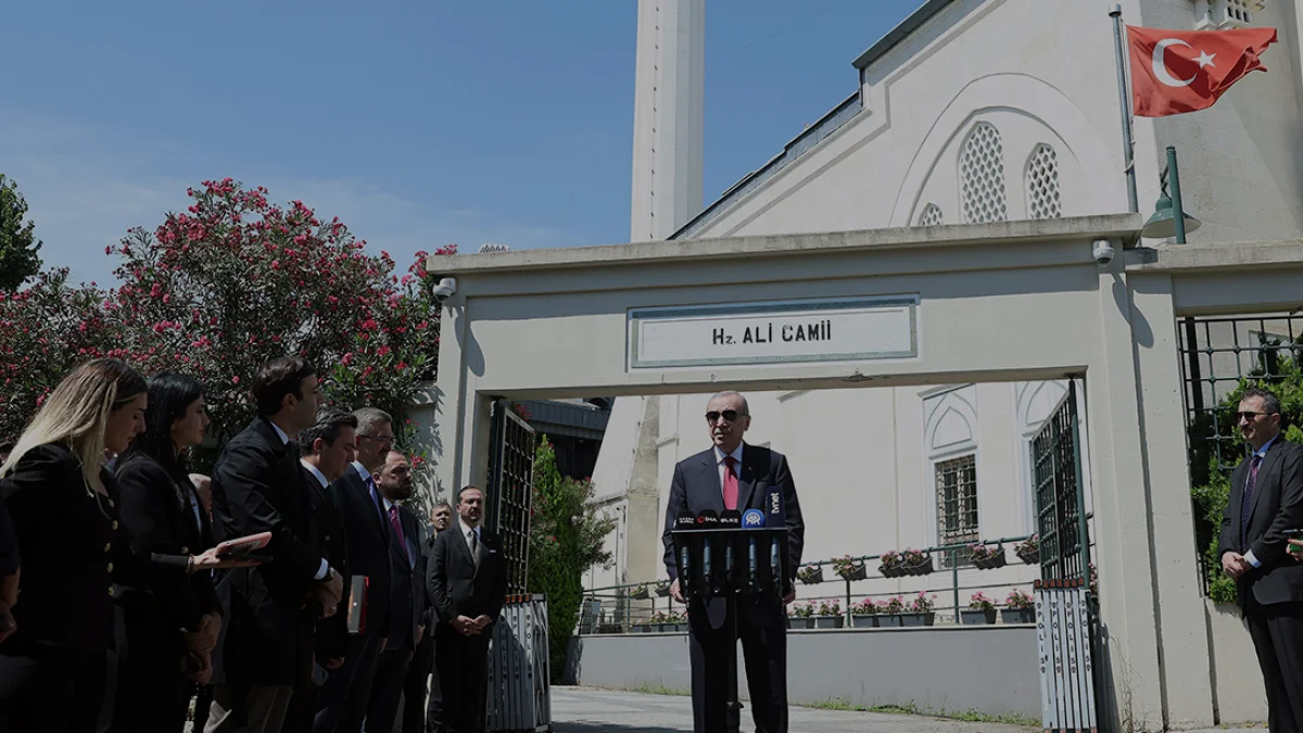 Cumhurbaşkanı Erdoğan Üsküdar Hz Ali Camii çıkışında konuştu