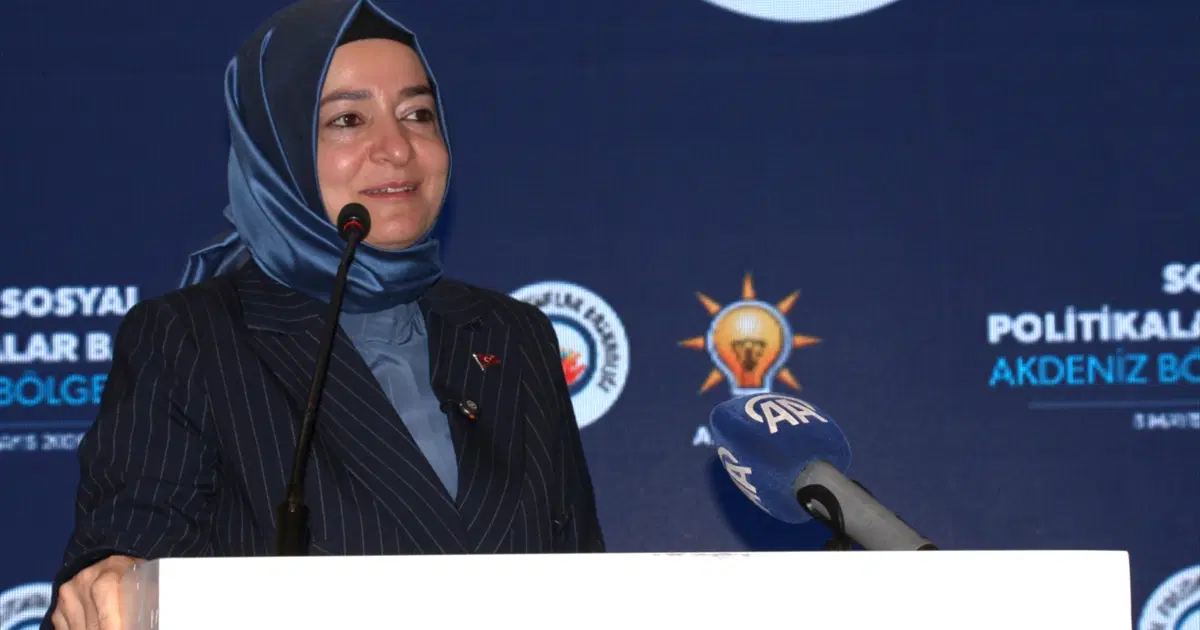 Fatma Betül Sayan Kaya Tüm Görevlerinden İstifa Etti!