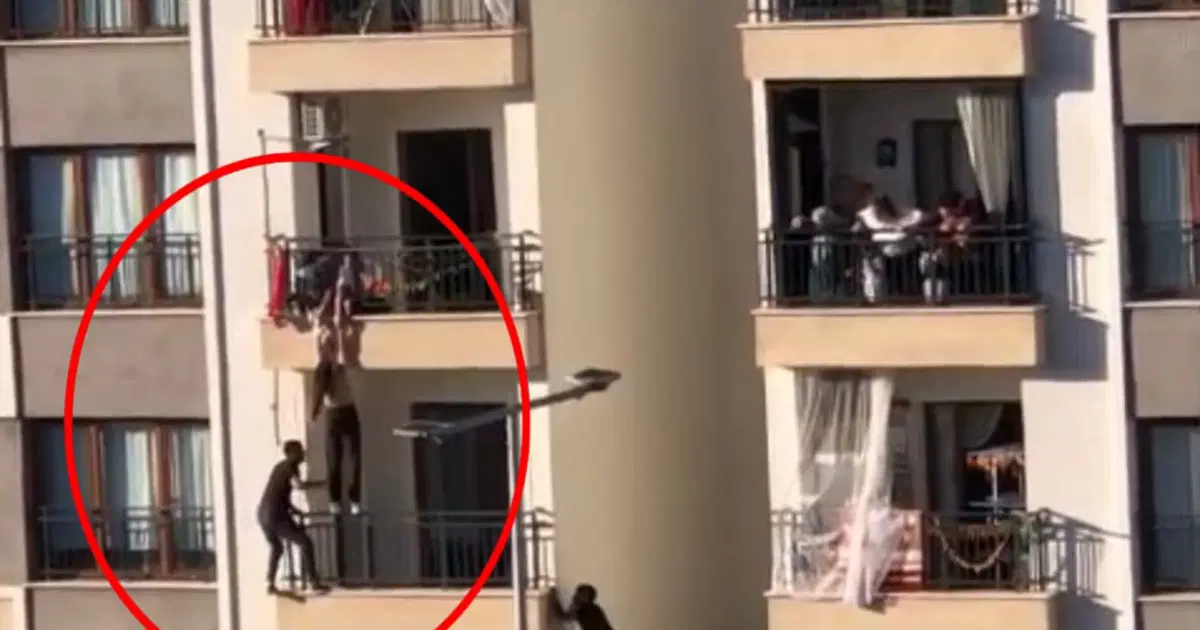 İkinci Katta Hayat Kurtaran Kahraman Çocuk!