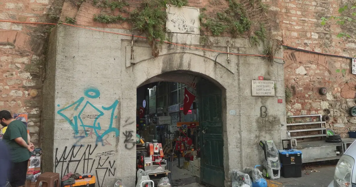 Galata Bedesteni’nde Osmanlı Mirasına Tepki Çeken Görüntüler!