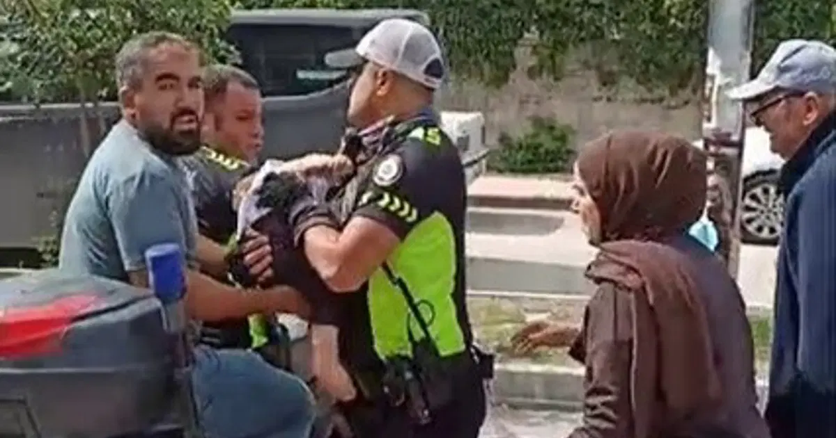 Polis, Bilinci Kapanan Bebeği Motosikletle Hayata Döndürdü!